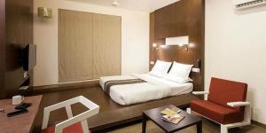 Uma televisão e/ou sistema de entretenimento em K Tree Boutique Hotel, Kolhapur