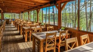 Restaurace v ubytování Ośrodek Wypoczynek Wodnik