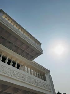 Φωτογραφία από το άλμπουμ του Nirvana Lawn σε Λάκναου