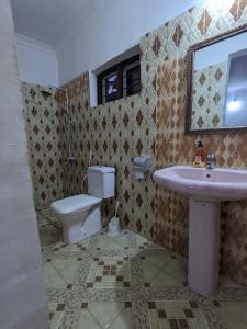 Ένα μπάνιο στο Ndeni house Paje
