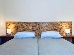 Ένα ή περισσότερα κρεβάτια σε δωμάτιο στο GnA Place - Stylish and Cozy Apartment in the Heart of the City By Villa Mana Gers