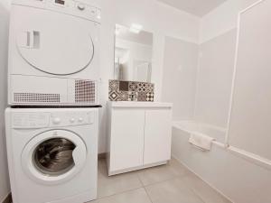 a white laundry room with a washer and dryer at 2 Chambres avec Balcon en Centre-Ville et Plage au Calme in Canet-en-Roussillon +21 photos