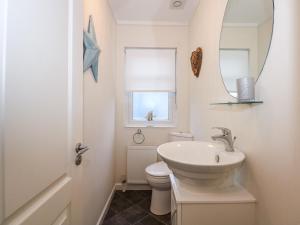 Ένα μπάνιο στο Un Diwrnod One Day The Warren T22 +15 φωτογραφίες