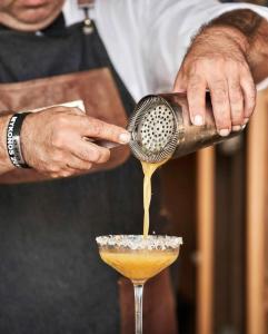 Bebidas em Mykonos Kosmoplaz Beach Resort Hotel