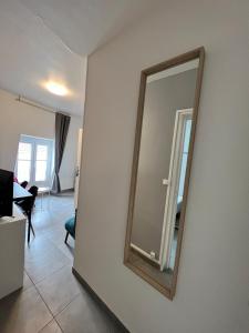 a mirror on a wall in a living room at Studio SN8 - Centre-Ville Meaux - Proche Disneyland in Meaux