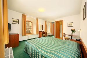 Postel nebo postele na pokoji v ubytování Hotel Mlýn