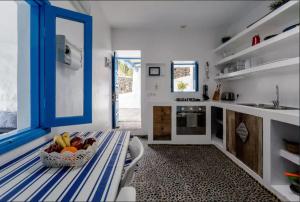 Kuchyňa alebo kuchynka v ubytovaní Seaside Villa La Graciosa
