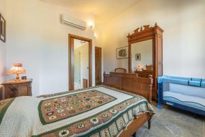 A bed or beds in a room at Villa Fico 2