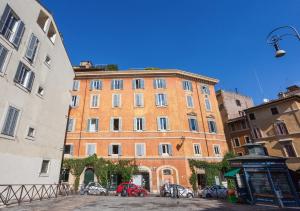 ローマにあるMalpasso Suiteの大きなレンガ造りの建物