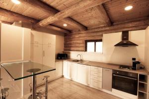 Köök või kööginurk majutusasutuses Domaine La Pietra