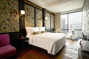 Voodi või voodid majutusasutuse The Orient Jakarta, a Royal Hideaway Hotel toas