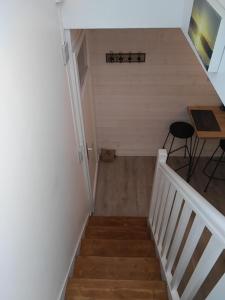 TV a/nebo společenská místnost v ubytování Chambre au calme Arradon