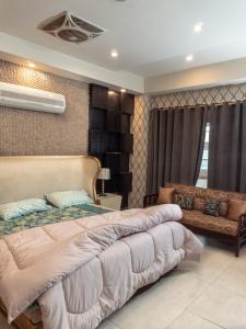 Гостиная зона в Family Comfort Suites