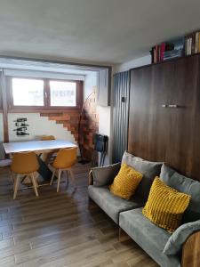 a living room with a couch and a table at Bilocale Funivie in Breuil-Cervinia