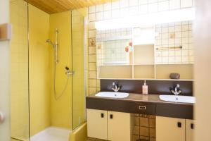 Ένα μπάνιο στο Chasa Patgific Wohnung