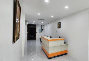 Vstupní hala nebo recepce v ubytování Arya Suites Patong Beach