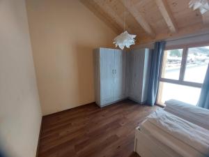 Le Loft Attic Jaun客房内的一张或多张床位