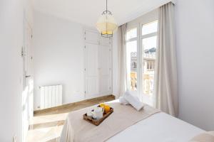 Ένα ή περισσότερα κρεβάτια σε δωμάτιο στο Apartamento con vistas en Gran Vía de Granada Luxury Suites