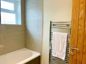 Ένα μπάνιο στο Cosy beautiful entire home in Rickmansworth +3 φωτογραφίες