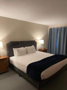 a bedroom with a large bed with two tables and two lamps at Cozy 2BDR with Stunning Location Near Town and Lifts in Breckenridge