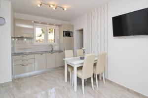Kuchyň nebo kuchyňský kout v ubytování Sunshine Residence Baska