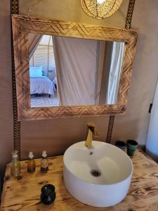 Koupelna v ubytování Ammar Luxury Camp