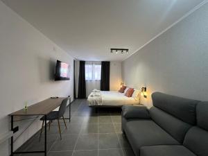 a living room with a couch and a bed at AH Rentals Suites in Vinarós