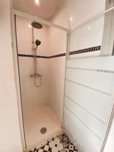 a shower with a glass door in a bathroom at Magnifique T2 au calme avec une superbe vue sur le port in Canet-en-Roussillon