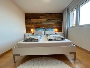 A bed or beds in a room at Apartment in Swiss Chalet Träumli