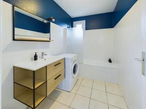 Koupelna v ubytování À 110 m de la plage, appartement moderne pour 4