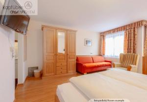 A bed or beds in a room at Edelweißhof