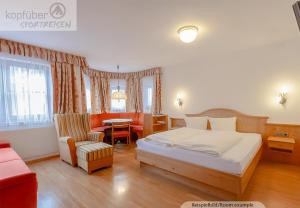 A bed or beds in a room at Edelweißhof