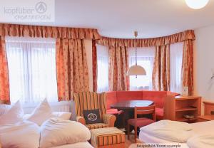 A bed or beds in a room at Edelweißhof