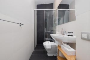 Et badeværelse på Cathedral Suites II -Plaza del Obispo