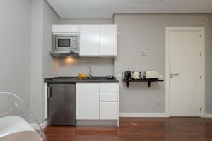 Køkken eller tekøkken på Cathedral Suites II -Plaza del Obispo + 17 billeder