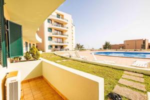 Swimmingpoolen hos eller tæt på Enjoy Madeira 1