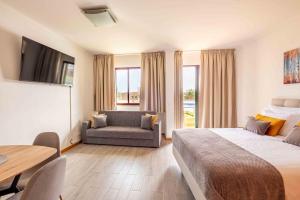 En eller flere senge i et værelse på Enjoy Madeira 1 + 61 billeder