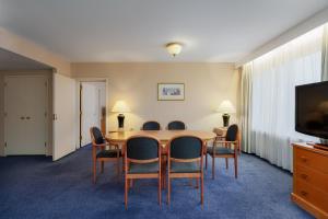 Televiisor ja/või meelelahutuskeskus majutusasutuses Radisson Blu Hotel & Spa, Daugava Riga
