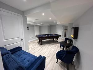 Area soggiorno di Ravine Retreat - 3RM Suite, 2BD, 1 WR, Pool, Sauna