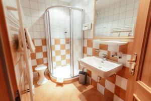 Kúpeľňa v ubytovaní Hotel Gasthof Walcher + 32 fotografií