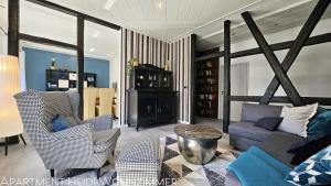 Posezení v ubytování Apartments am Saalebogen mit Gartenterrasse, Grillkamin und freie Parkplätze
