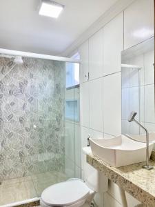 Bilik mandi di Apês do Peró Apartamentos, flats e suítes - Centro - Praia +64 gambar