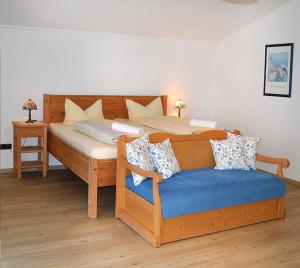 Postel nebo postele na pokoji v ubytování Gasthof Hotel zur Post