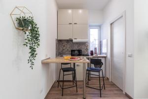 Dapur atau dapur kecil di Aeroporto Ciampino Elegant Suite WiFi AC