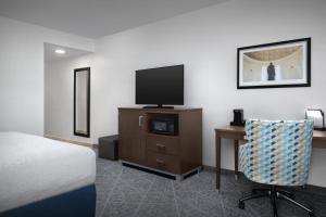 TV a/nebo společenská místnost v ubytování Hampton Inn Washington DC NoMa Union Station