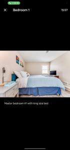 a bedroom with a bed and a desk at Entire Four Bedrooms House Close to Downtown Minneapolis Minneapolis, U of m US Bank Stadium in Minneapolis