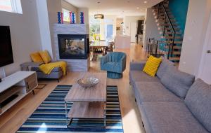Χώρος καθιστικού στο Denver Lower Highlands Modern Home
