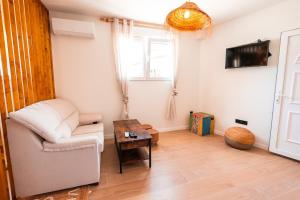 a living room with a couch and a table at B - Studio Vista al Sol in Jávea