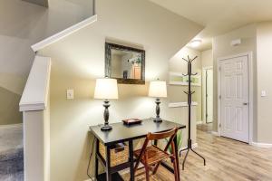 Galería fotográfica de Walk to McMenamins Edgefield Inviting Townhome! en Troutdale