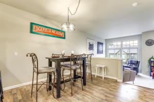 Galería fotográfica de Walk to McMenamins Edgefield Inviting Townhome! en Troutdale